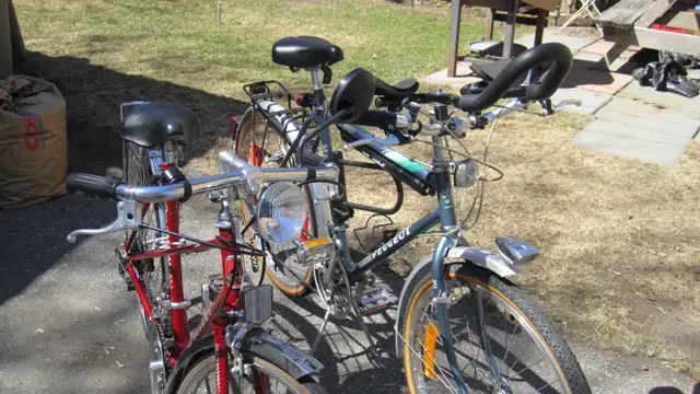EXCELLENT PAIR OF HIS & HERS PEUGEOT ROAD BIKES ACCESSORIES!! - Photo 5