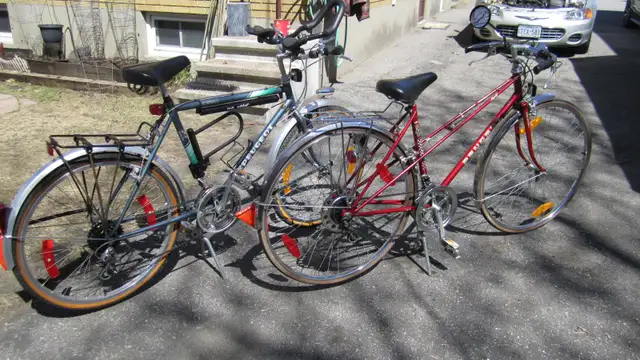 EXCELLENT PAIR OF HIS & HERS PEUGEOT ROAD BIKES ACCESSORIES!! - Photo 7