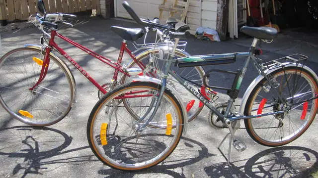 EXCELLENT PAIR OF HIS & HERS PEUGEOT ROAD BIKES ACCESSORIES!! - Photo 8