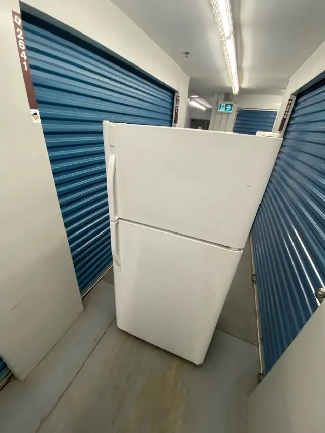 WHITE REFRIGERATOR TOP FREEZER - Photo 3