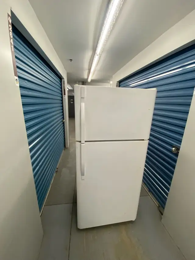 WHITE REFRIGERATOR TOP FREEZER - Photo 4