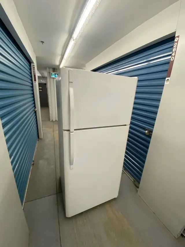 WHITE REFRIGERATOR TOP FREEZER - Photo 5