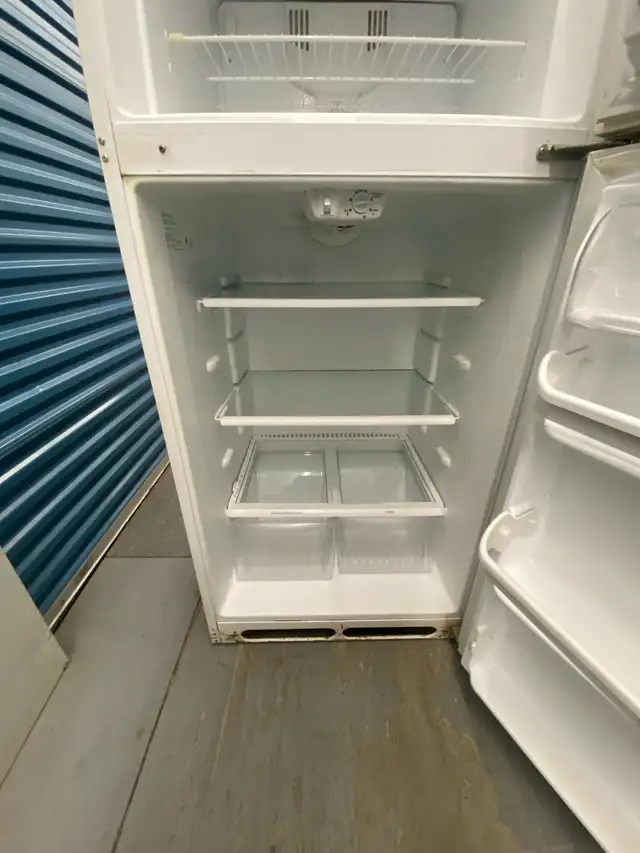 WHITE REFRIGERATOR TOP FREEZER - Photo 9