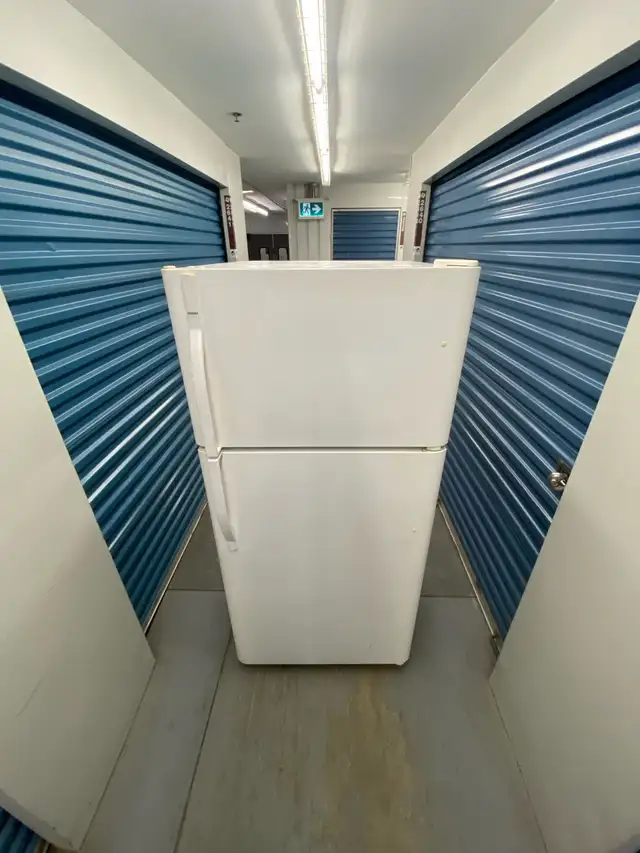 WHITE REFRIGERATOR TOP FREEZER - Photo 10