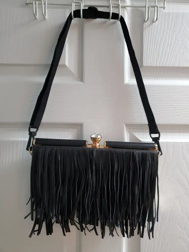 SAC À MAIN NEUF UNIQUE EN CUIR NOIR POUR SOIRÉE OU AUTRE: $25.00 - Photo 3