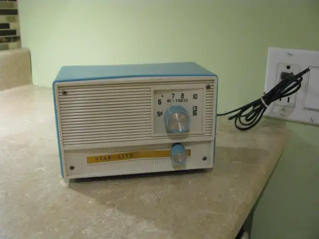 Ancien radio ( vintage ) - Photo 4