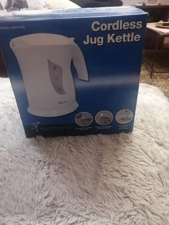 Cordless jug kettle