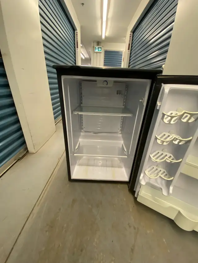STAINLESS STEEL REFRIGERATOR - Photo 6