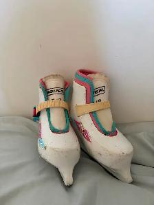Toddler size 8/9 skates