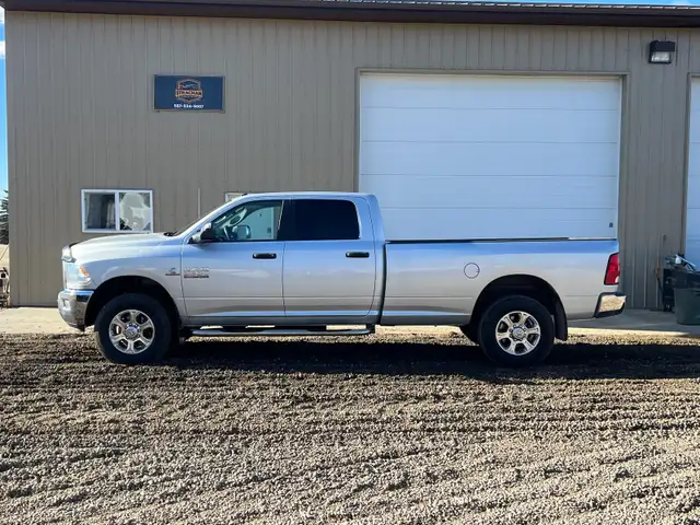 2018 RAM 3500 SLT 6.7L Long Box - Photo 2