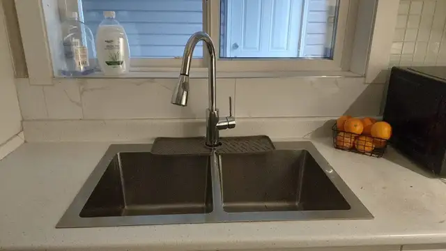 Private Room for Rent In Central Surrey 104 avenue - Photo 2