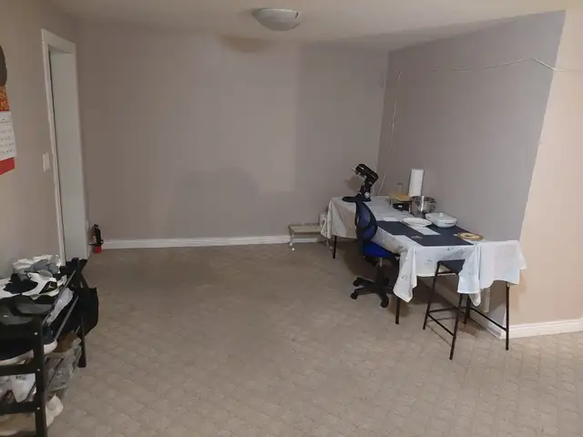 Private Room for Rent In Central Surrey 104 avenue - Photo 3