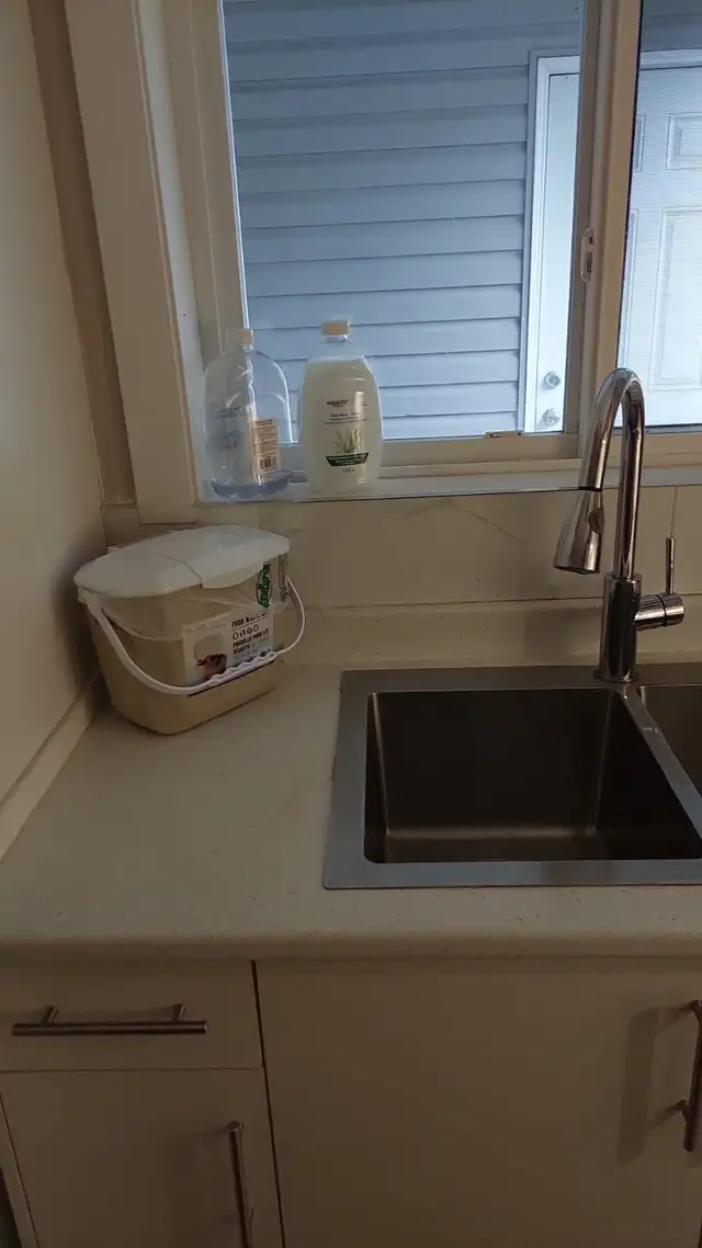 Private Room for Rent In Central Surrey 104 avenue - Photo 5