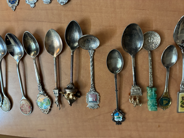 Grande collection de cuillères souvenirs de différents pays - Photo 6