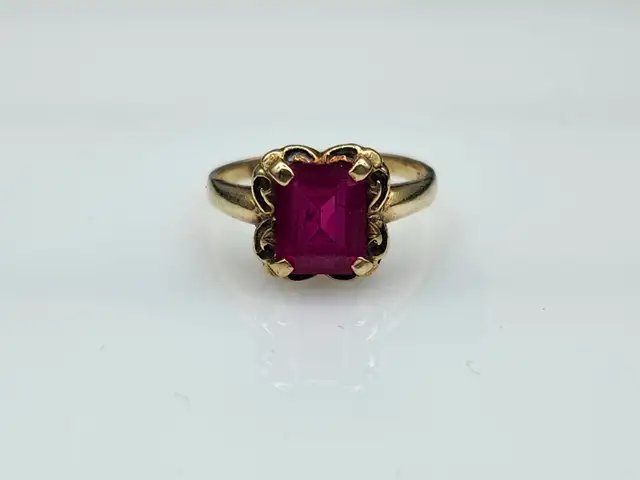 10Kt. Yellow Gold Ring w/ Raspberry Color Center Stone (#2947) - Photo 5
