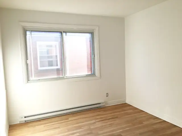 3½ ENTIÈREMENT RÉNOVÉ, ÉLECTROS INCLUS, 5 MIN. MÉTRO CRÉMAZIE 1e - Photo 4