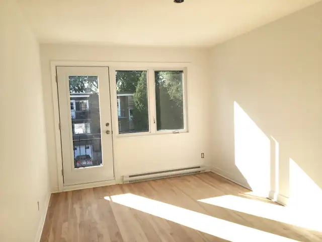 3½ ENTIÈREMENT RÉNOVÉ, ÉLECTROS INCLUS, 5 MIN. MÉTRO CRÉMAZIE 1e - Photo 5