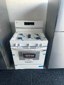NEW 30" Frigidaire GAS  Range Stove (5.1 Cu.Ft) Steam Clean