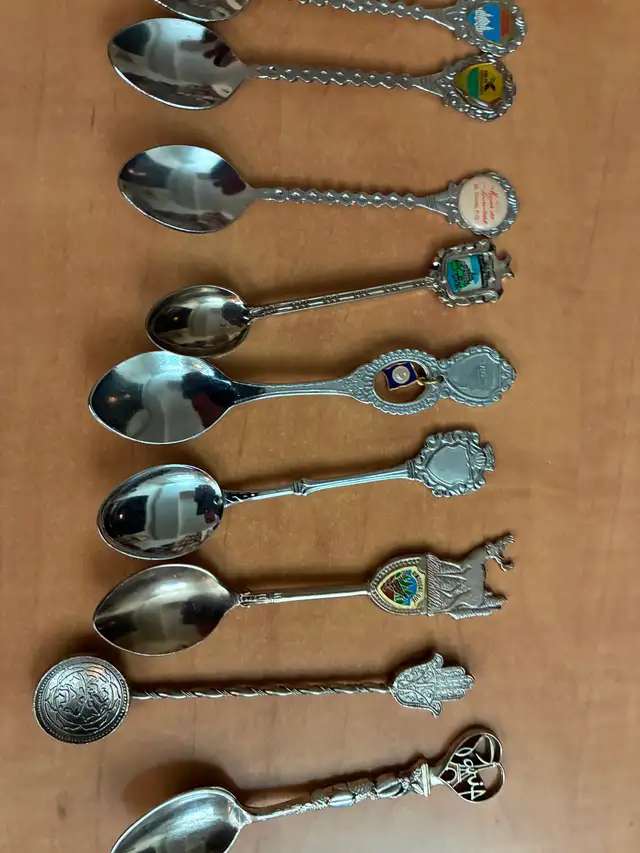 Grande collection de cuillères souvenirs de différents pays - Photo 4
