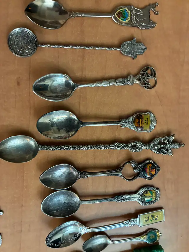 Grande collection de cuillères souvenirs de différents pays - Photo 5
