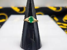 10Kt. Yellow Gold Ring w/Green Center Stone - Size 4.75 (#19056)