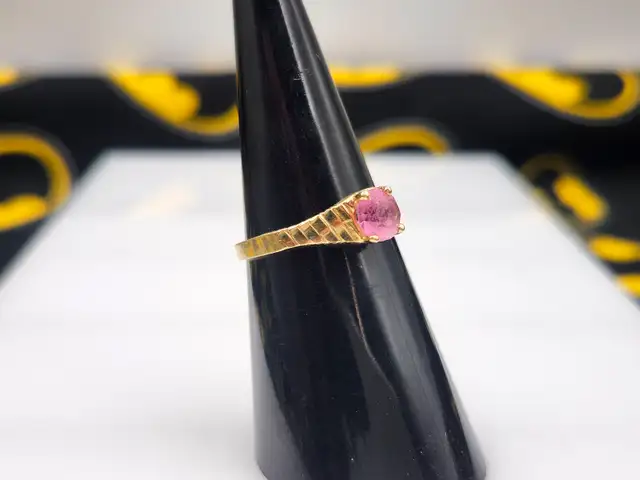 10Kt. Yellow Gold Ring w/ Pink Center Stone - Size 5.5 (#2948) - Photo 2