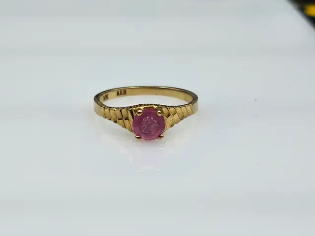 10Kt. Yellow Gold Ring w/ Pink Center Stone - Size 5.5 (#2948) - Photo 5