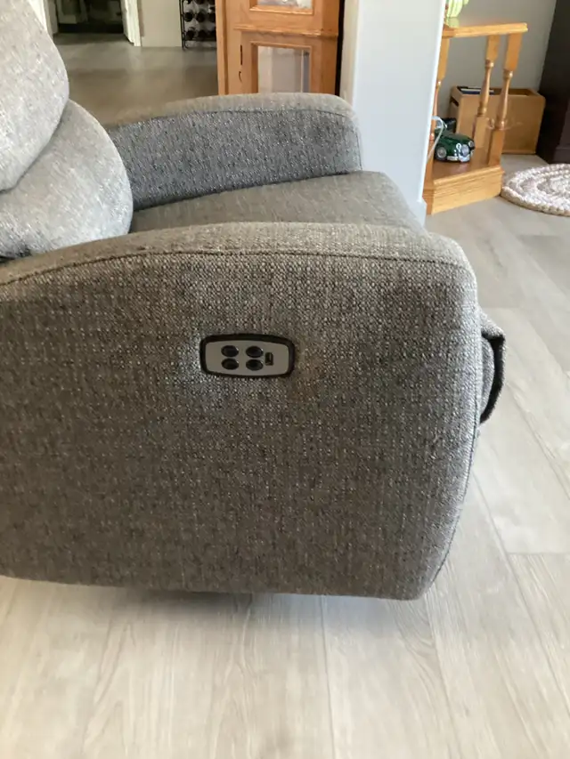 Electric Powered Reclining Chair in excellent condition $120 - Photo 3