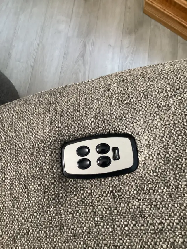 Electric Powered Reclining Chair in excellent condition $120 - Photo 6