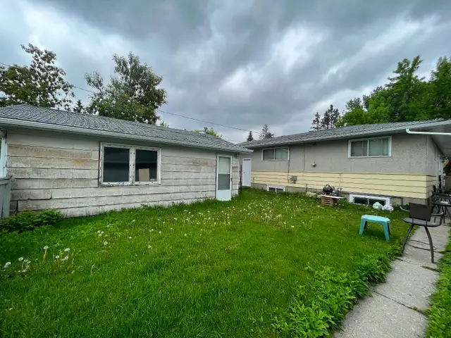 available now c-train Mall university close downtown one room - Photo 2