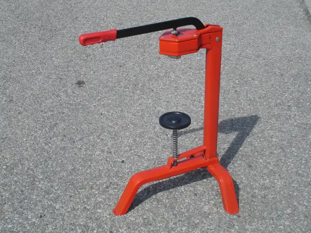 ALMOST NEW HEAVY DUTY FLOOR WINE CORKER AT $45.00 FIRM! - Photo 2