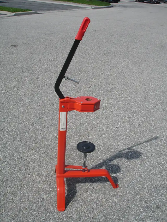 ALMOST NEW HEAVY DUTY FLOOR WINE CORKER AT $45.00 FIRM! - Photo 3