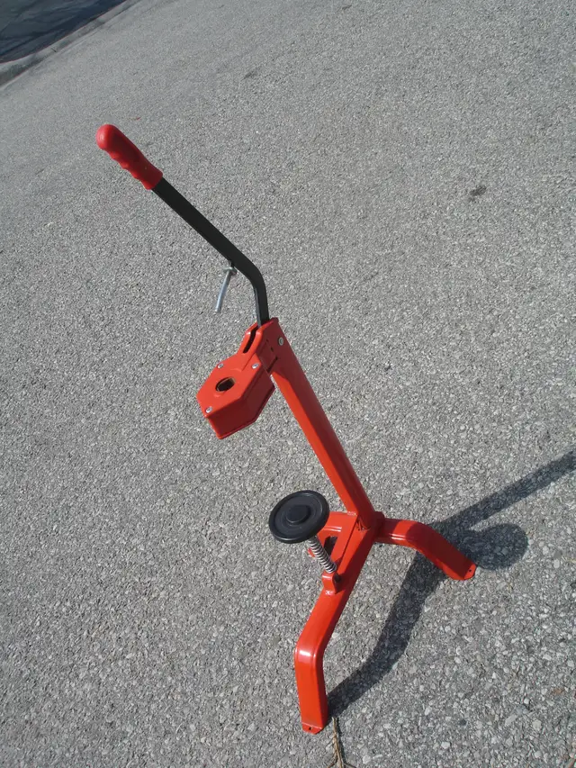 ALMOST NEW HEAVY DUTY FLOOR WINE CORKER AT $45.00 FIRM! - Photo 4