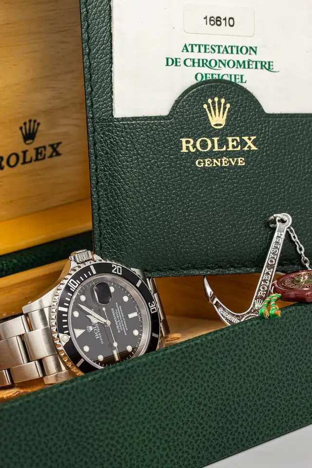 ROLEX SUBMARINER S.STEEL, YEAR 1995 WITH CERTIFICAT-À VENDRE...