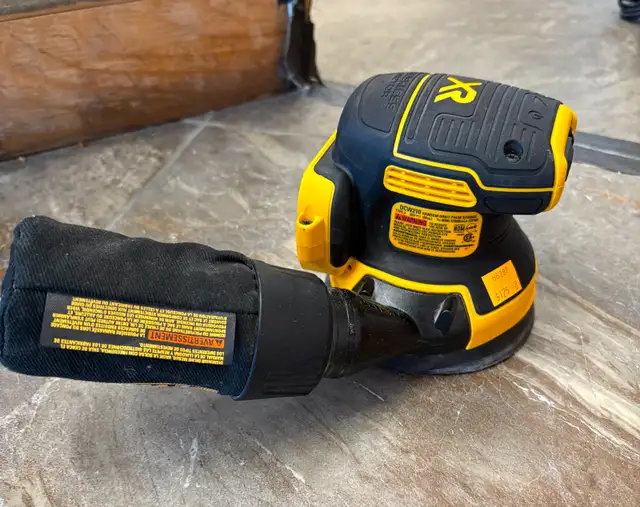 Dewalt Random Orbit Palm Sander (Model: DCW210 )