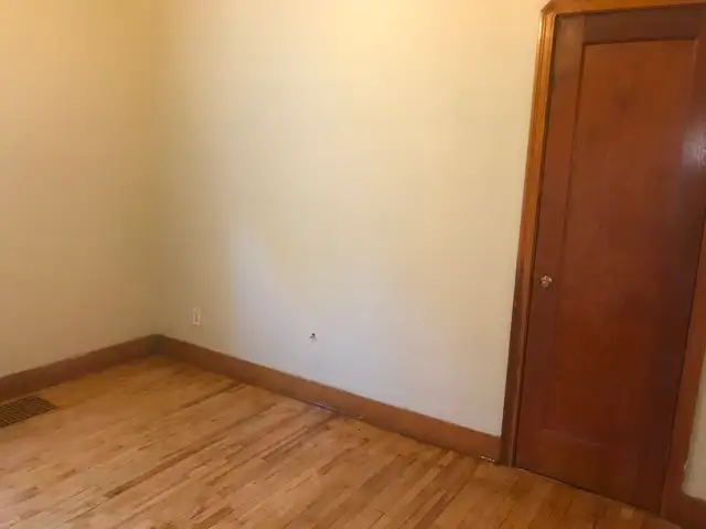 Furnished room c/w utilties/Wifi/Cable TV/Parking East Downtown - Photo 9