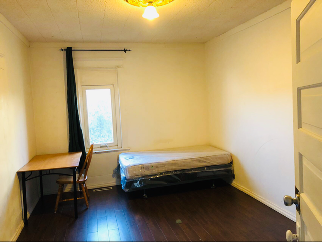 Room for rent in Crescent Heights NW - Photo 3