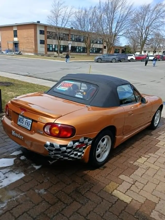 Mazda Miata 2000 convertible - Photo 8
