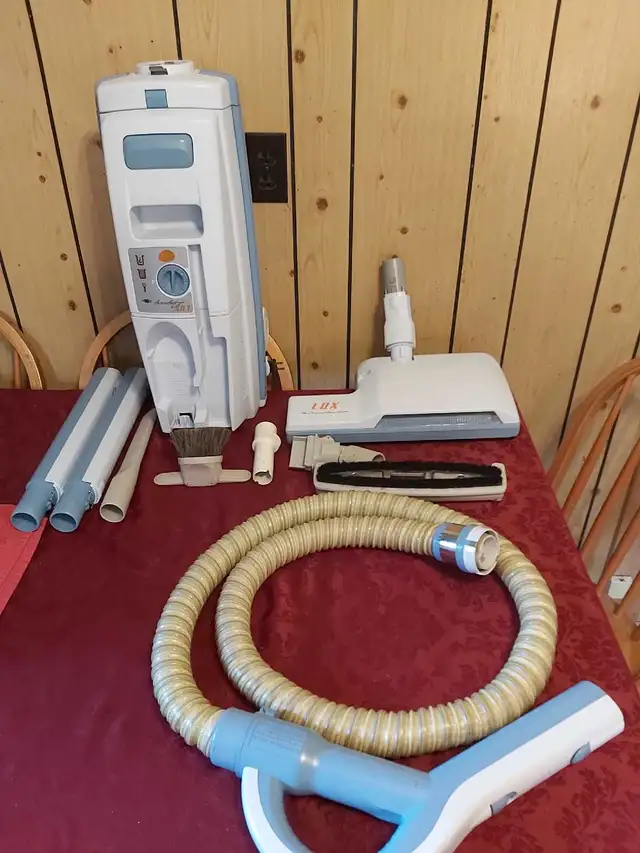 ELECTROLUX VACUUM CLEANER LEGACY MODEL WITH 2 YEAR WARRANTY.