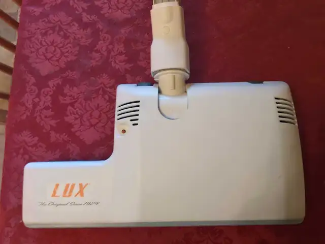 ELECTROLUX VACUUM CLEANER LEGACY MODEL WITH 2 YEAR WARRANTY. - Photo 3