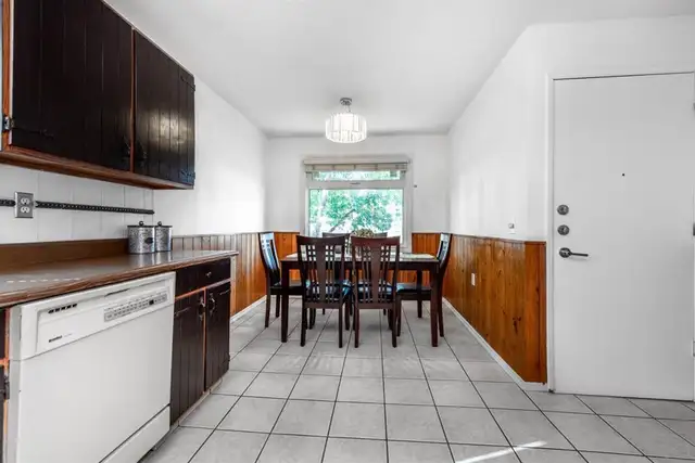 Separate Entrance 3 Bedroom Main Floor for Rent. Move in ready - Photo 5