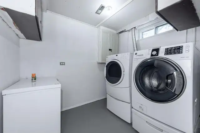 Separate Entrance 3 Bedroom Main Floor for Rent. Move in ready - Photo 10