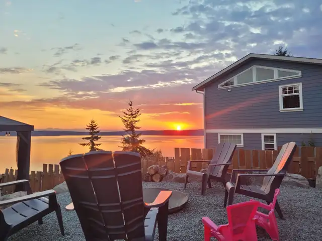 Fully Furnished 3 Bed 1.5 Bath | Ocean View | Hot Tub