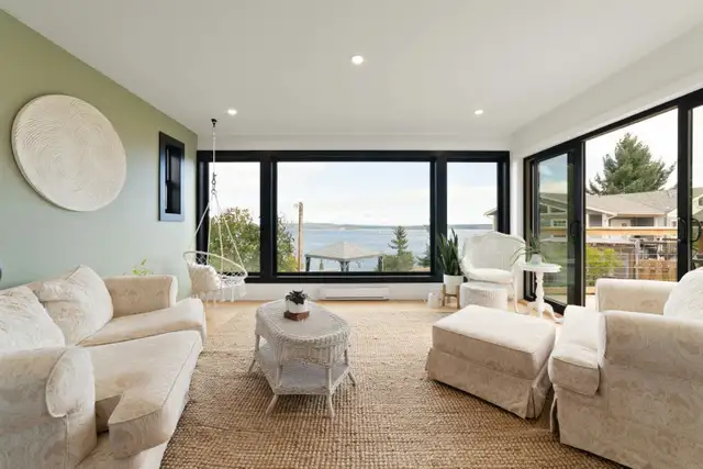 Fully Furnished 3 Bed 1.5 Bath | Ocean View | Hot Tub - Photo 3