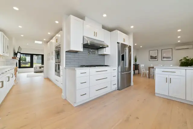 Fully Furnished 3 Bed 1.5 Bath | Ocean View | Hot Tub - Photo 4