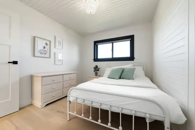 Fully Furnished 3 Bed 1.5 Bath | Ocean View | Hot Tub - Photo 6