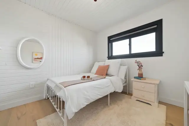 Fully Furnished 3 Bed 1.5 Bath | Ocean View | Hot Tub - Photo 7