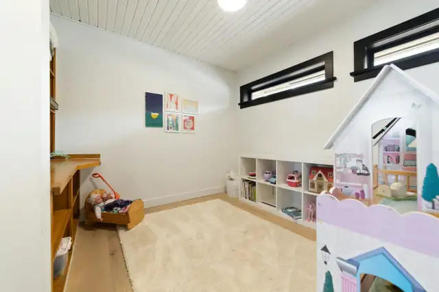 Fully Furnished 3 Bed 1.5 Bath | Ocean View | Hot Tub - Photo 10