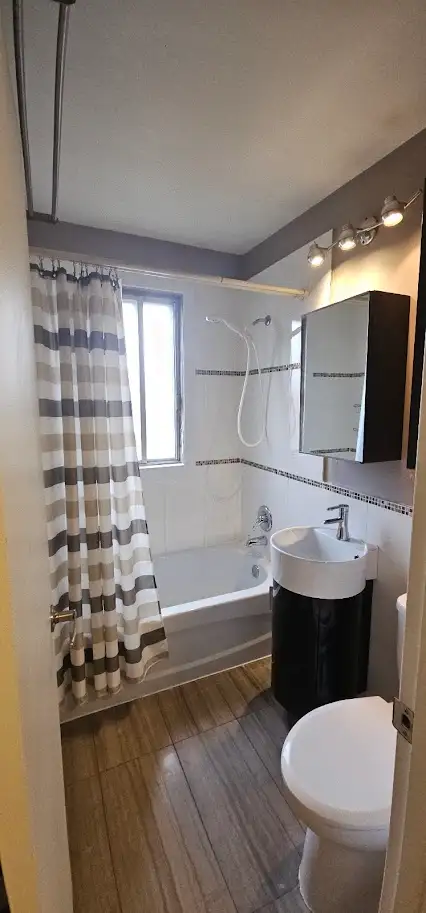 4 1/2 meublé   services INCLUS @ louer 1er mai / face métro - Photo 11