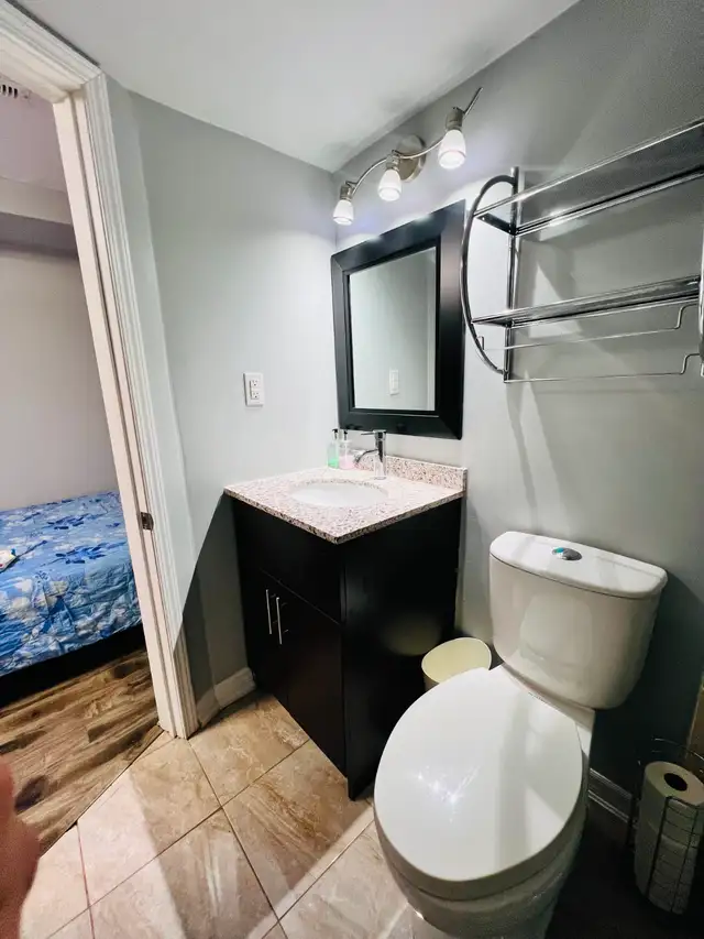Furnished PRIVATE room & bathroom (Female only) Mississauga - Photo 6